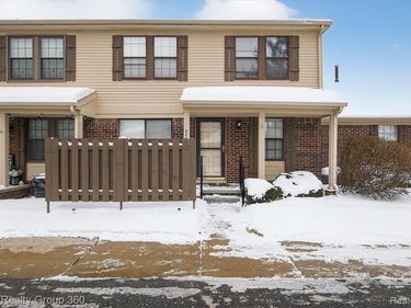 8092 Willow Lane, Warren, MI 48093