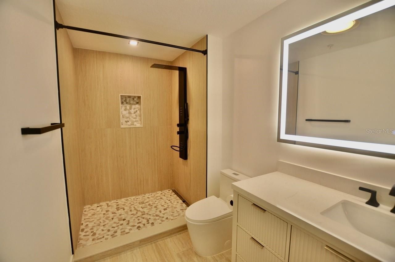 750 N Tamiami Trail, Unit 307, Sarasota, FL 34236 Photo