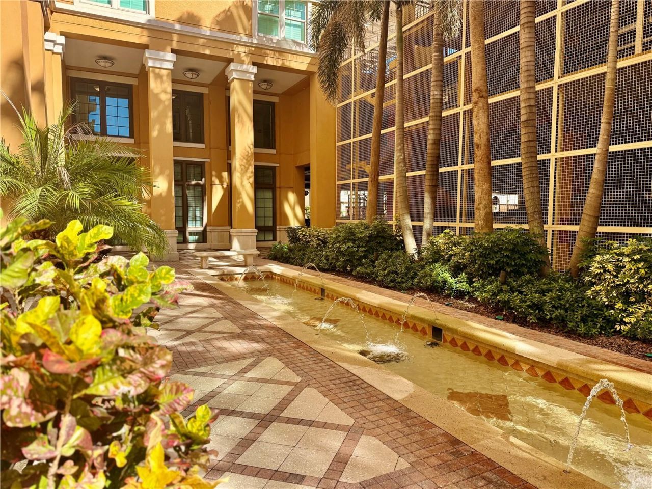 750 N Tamiami Trail, Unit 307, Sarasota, FL 34236 Photo