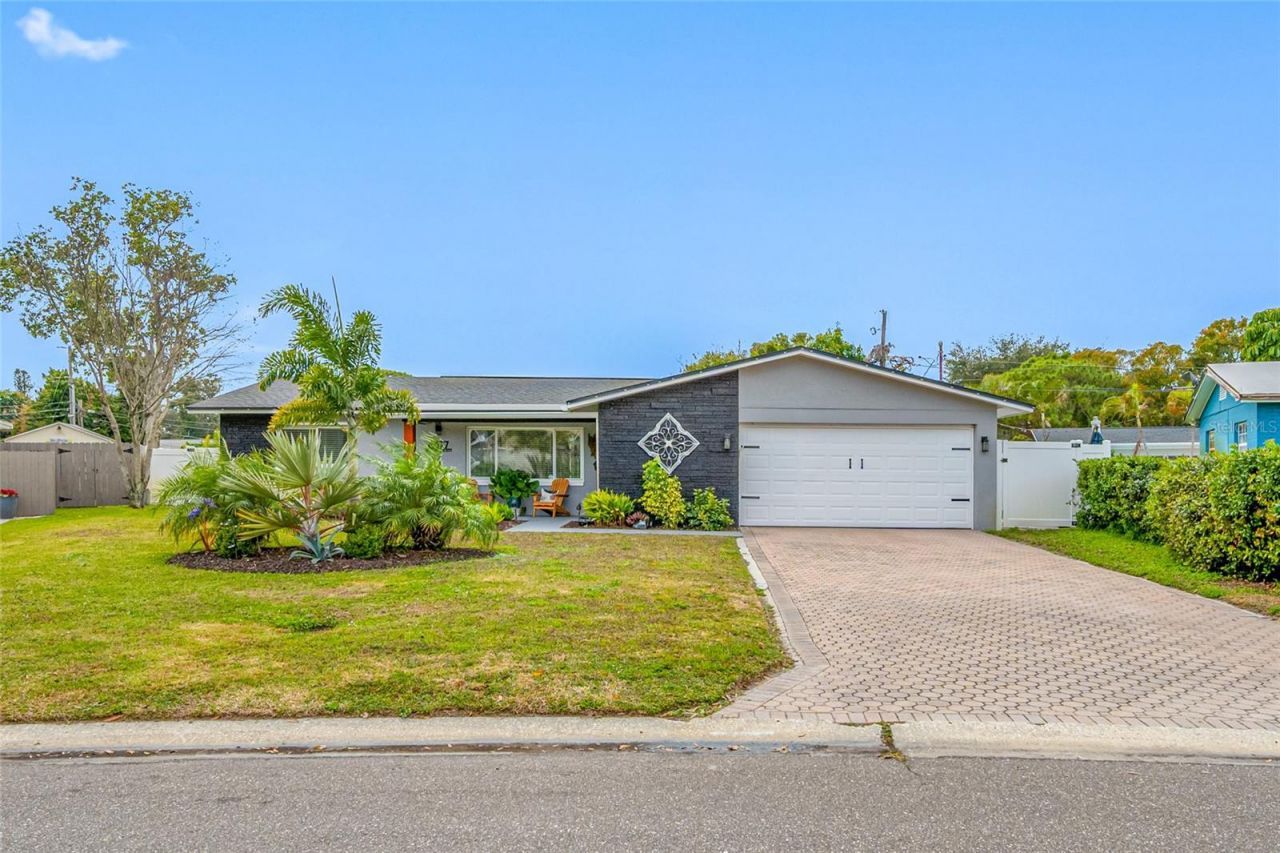 6377 15th Street S, Saint Petersburg, FL 33705 Main Photo