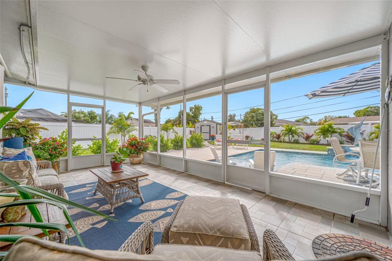 6377 15th Street S, Saint Petersburg, FL 33705 Photo