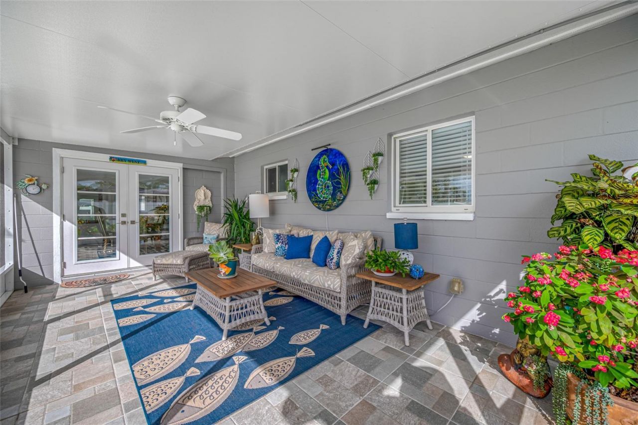 6377 15th Street S, Saint Petersburg, FL 33705 Photo