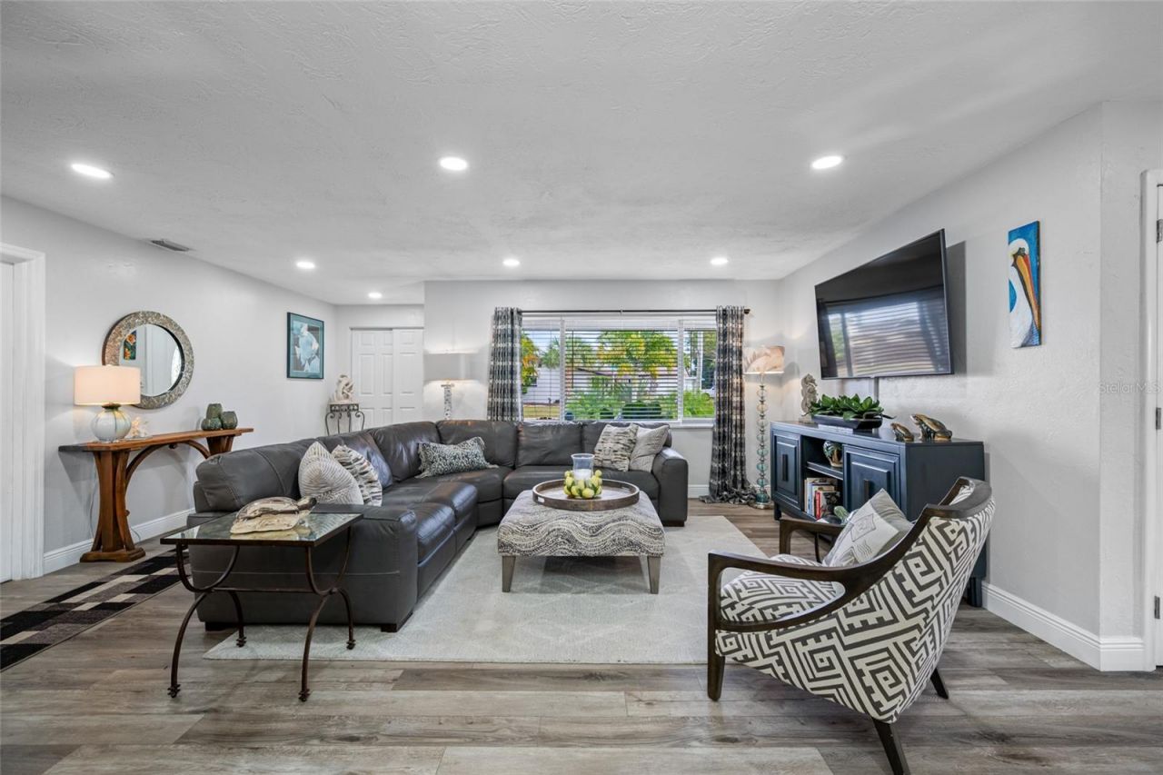 6377 15th Street S, Saint Petersburg, FL 33705 Photo