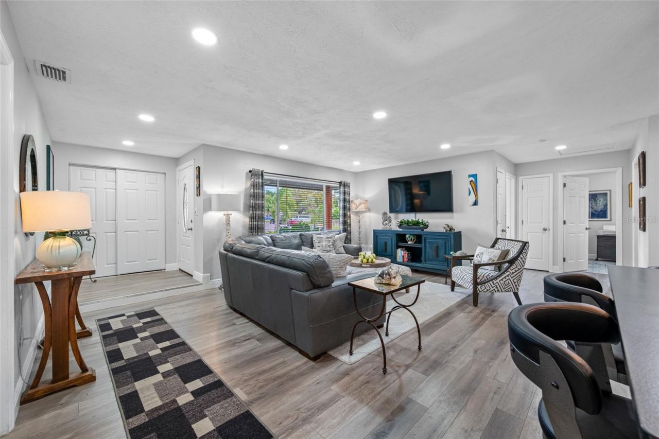 6377 15th Street S, Saint Petersburg, FL 33705 Photo