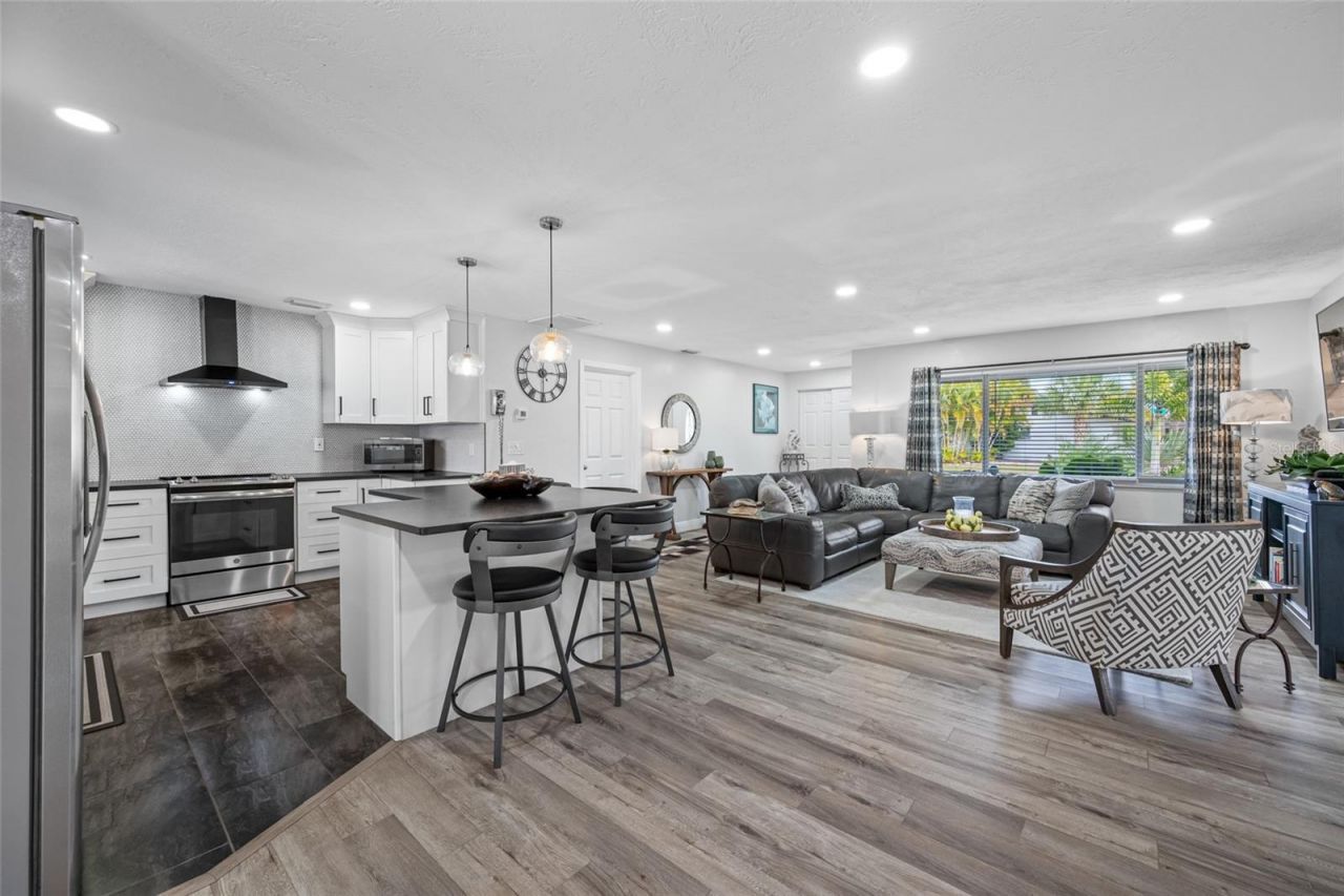 6377 15th Street S, Saint Petersburg, FL 33705 Photo