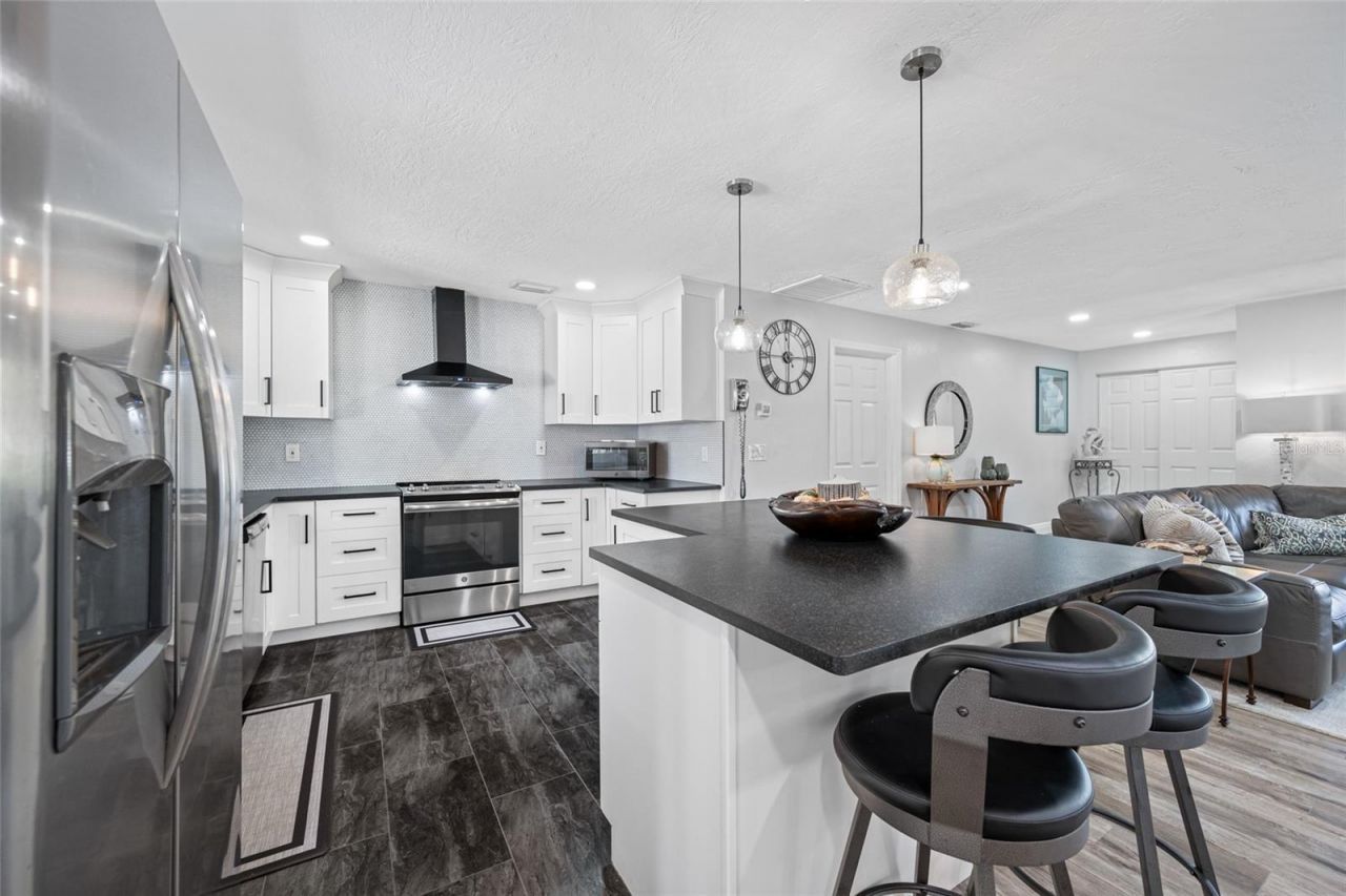 6377 15th Street S, Saint Petersburg, FL 33705 Photo