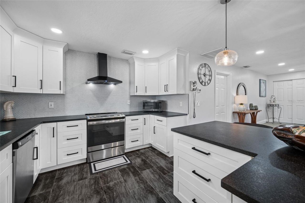 6377 15th Street S, Saint Petersburg, FL 33705 Photo