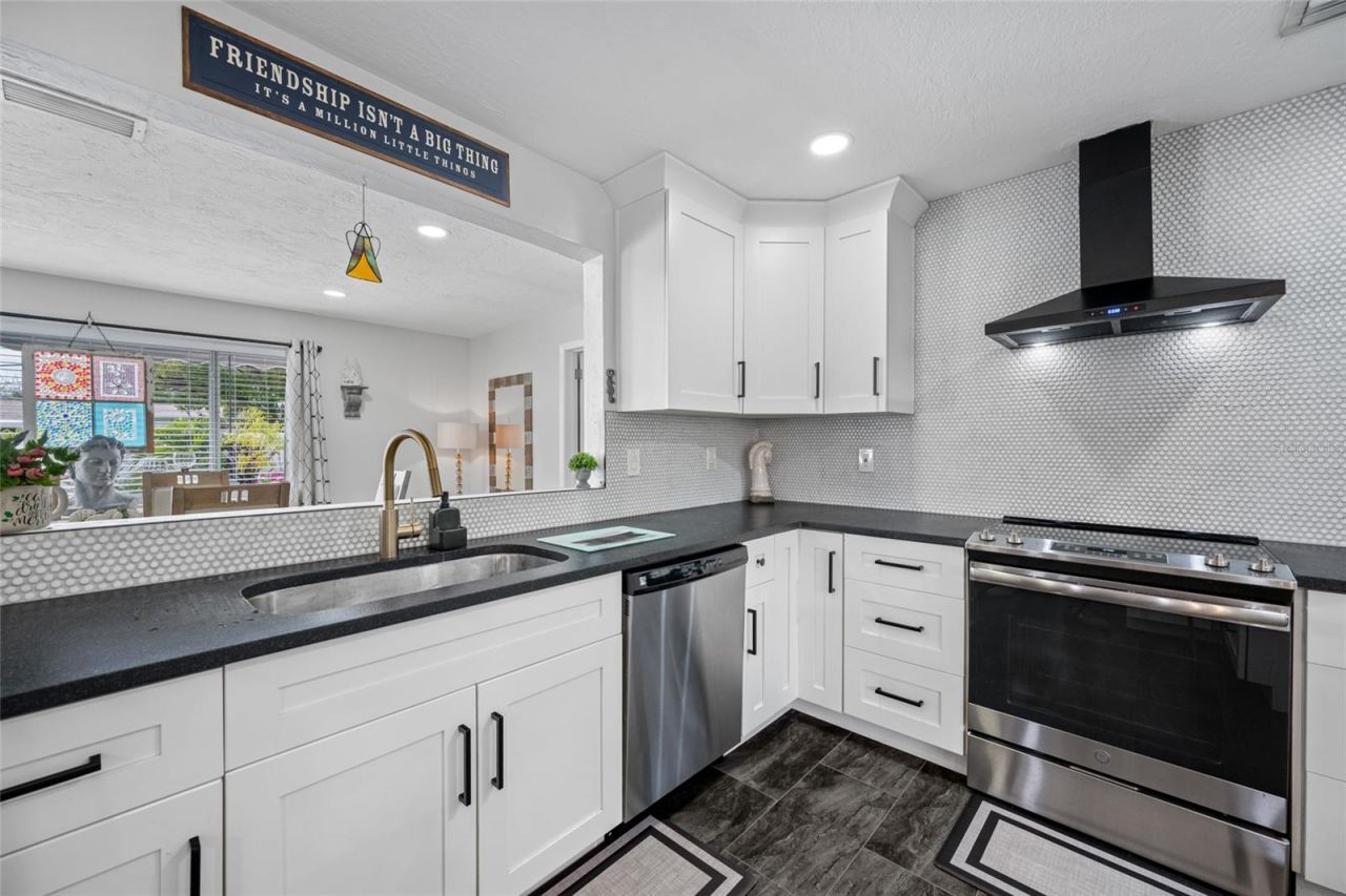 6377 15th Street S, Saint Petersburg, FL 33705 Photo