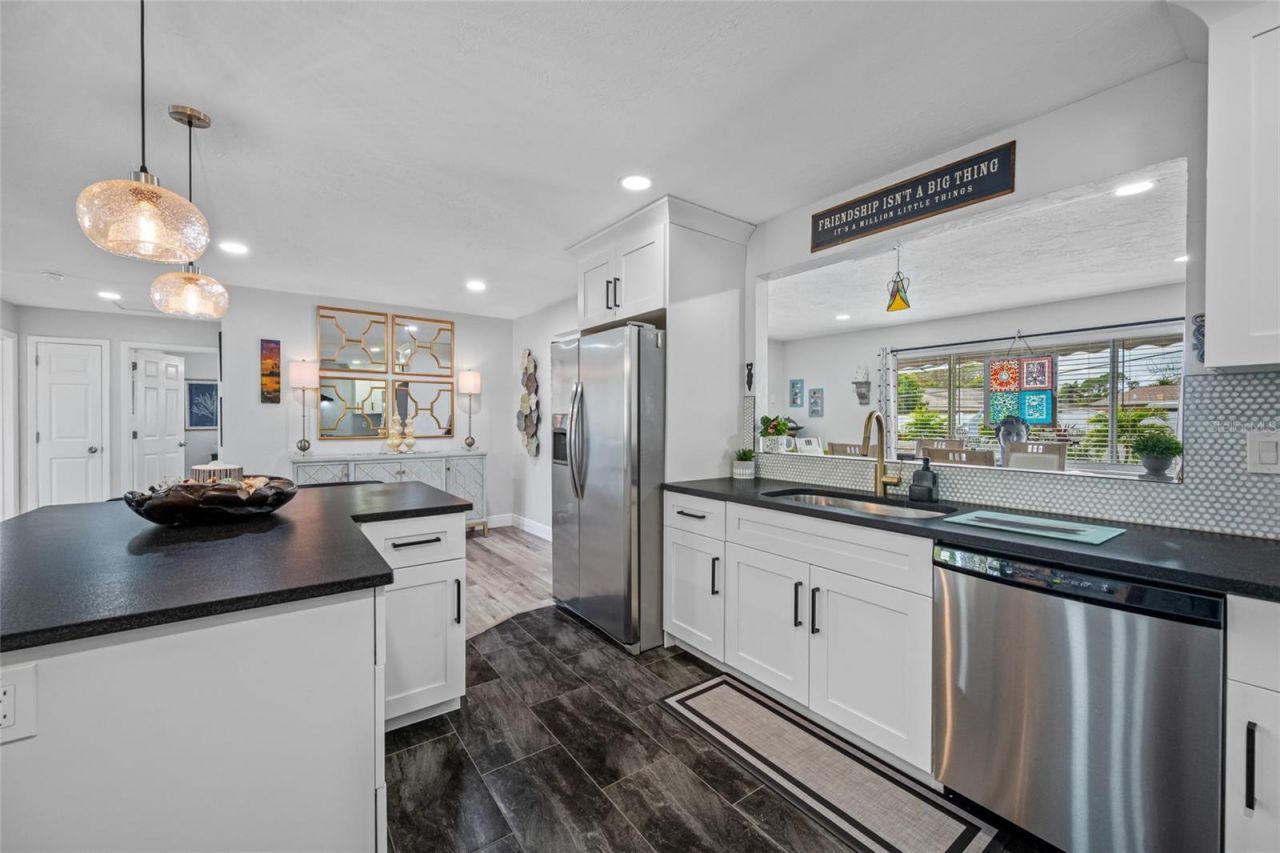 6377 15th Street S, Saint Petersburg, FL 33705 Photo