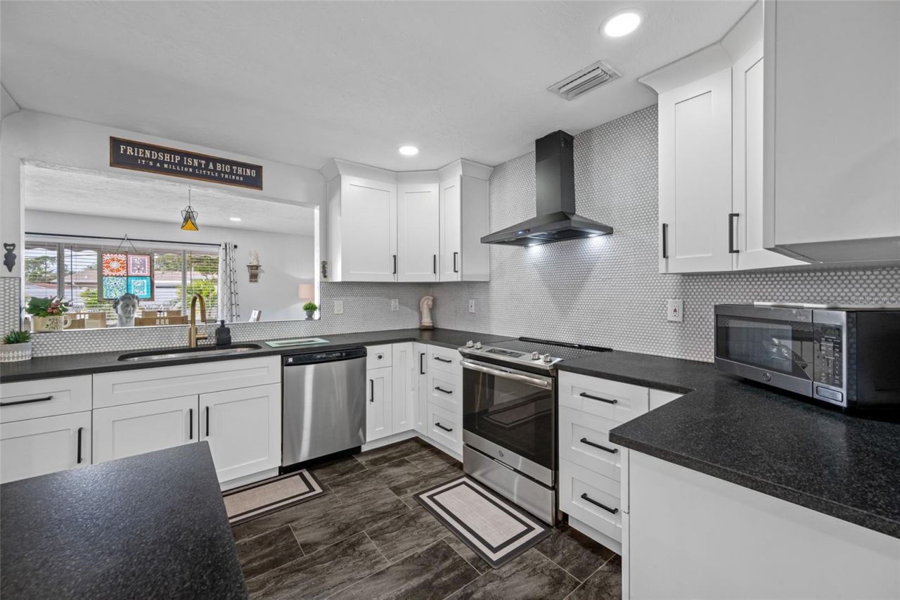 6377 15th Street S, Saint Petersburg, FL 33705 Photo