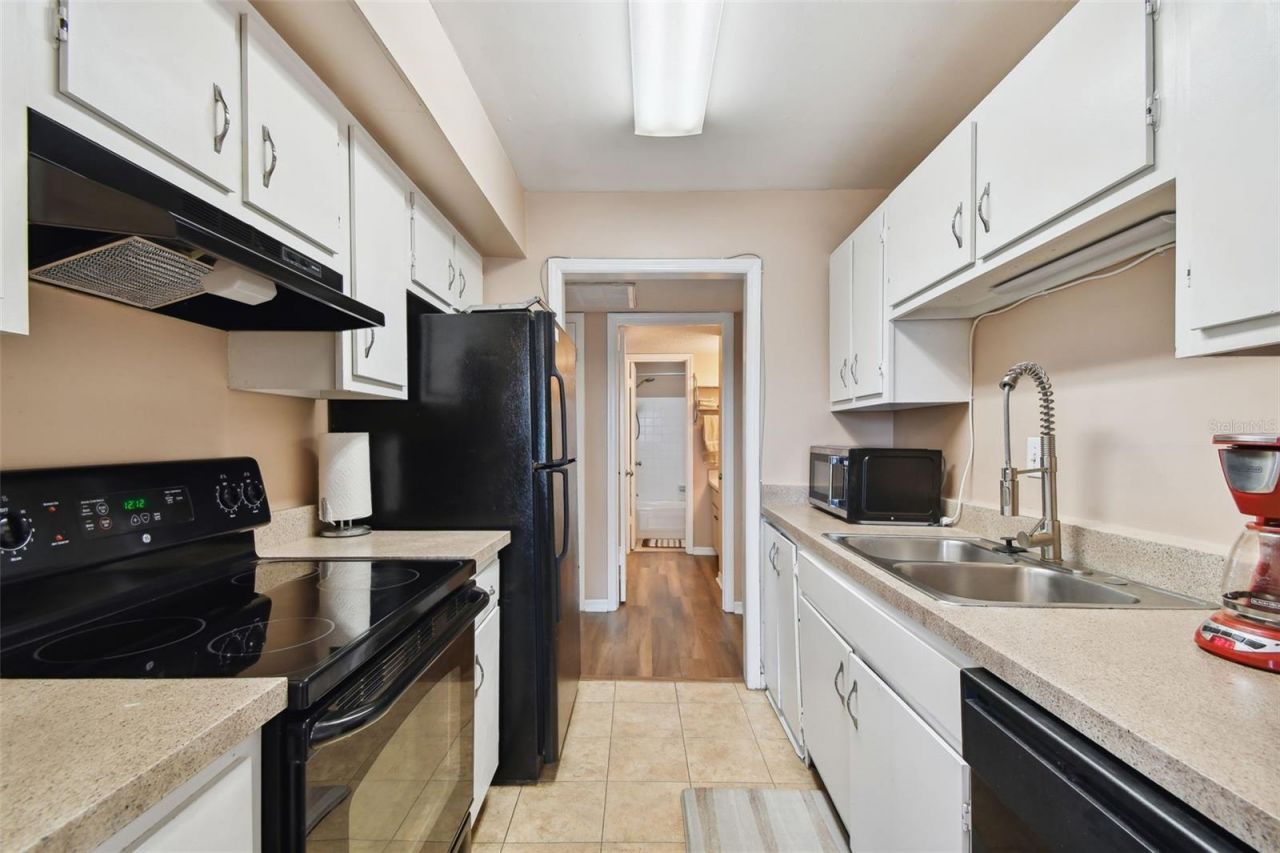 113 Seahorse Drive Se, Unit A, Saint Petersburg, FL 33705 Photo