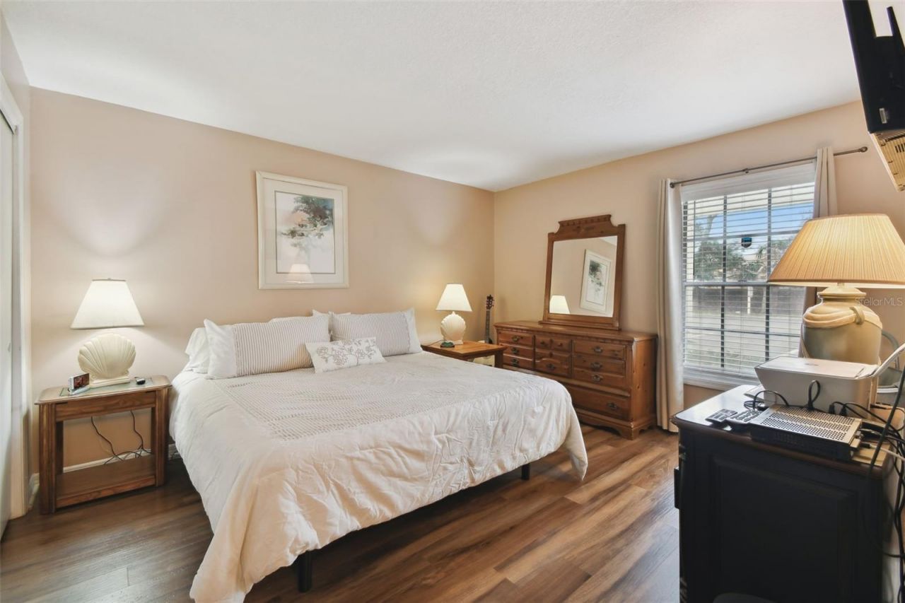 113 Seahorse Drive Se, Unit A, Saint Petersburg, FL 33705 Photo