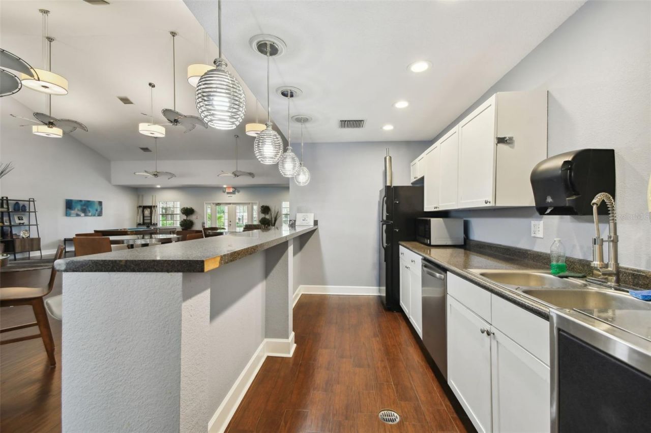 113 Seahorse Drive Se, Unit A, Saint Petersburg, FL 33705 Photo