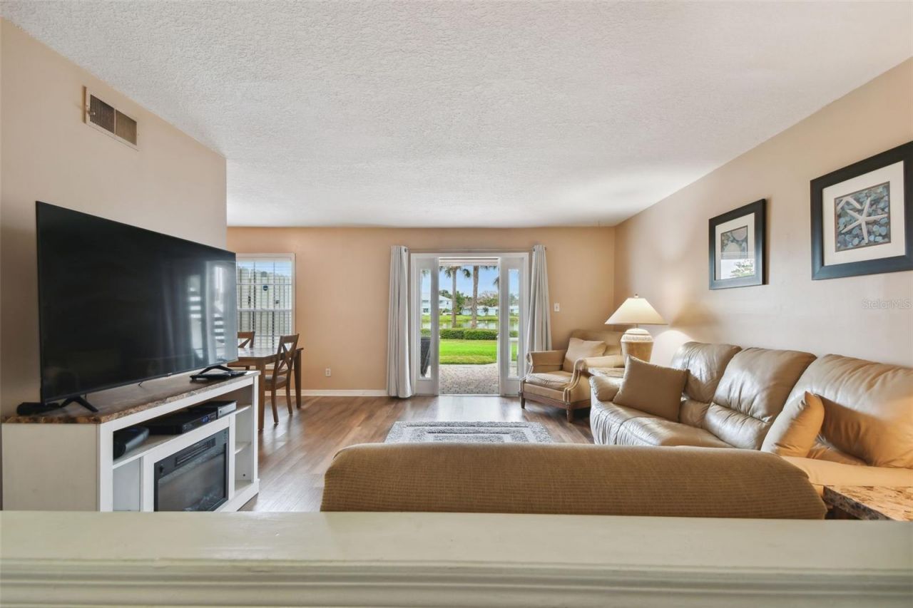 113 Seahorse Drive Se, Unit A, Saint Petersburg, FL 33705 Photo