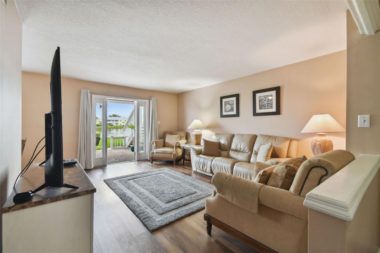 113 Seahorse Drive Se, Unit A, Saint Petersburg, FL 33705 Photo