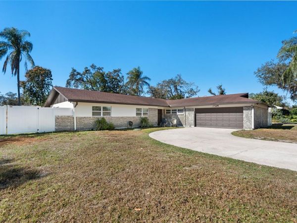 7124 WRENWOOD CIRCLE, TAMPA, FL 33617