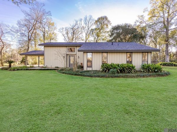 10453 Shadowlake Dr, Geismar, LA 70734