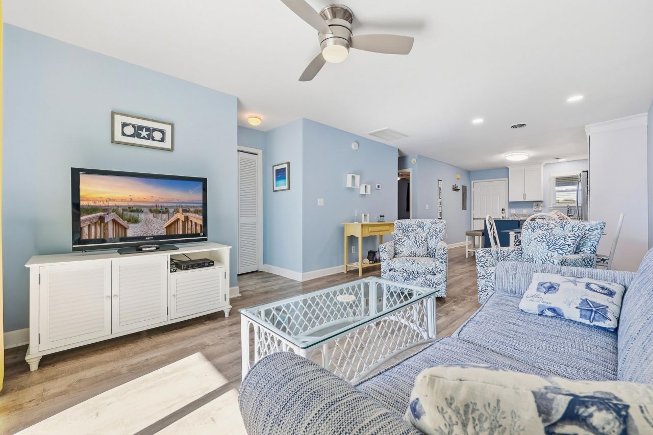 2001 Spring St. Photo 10