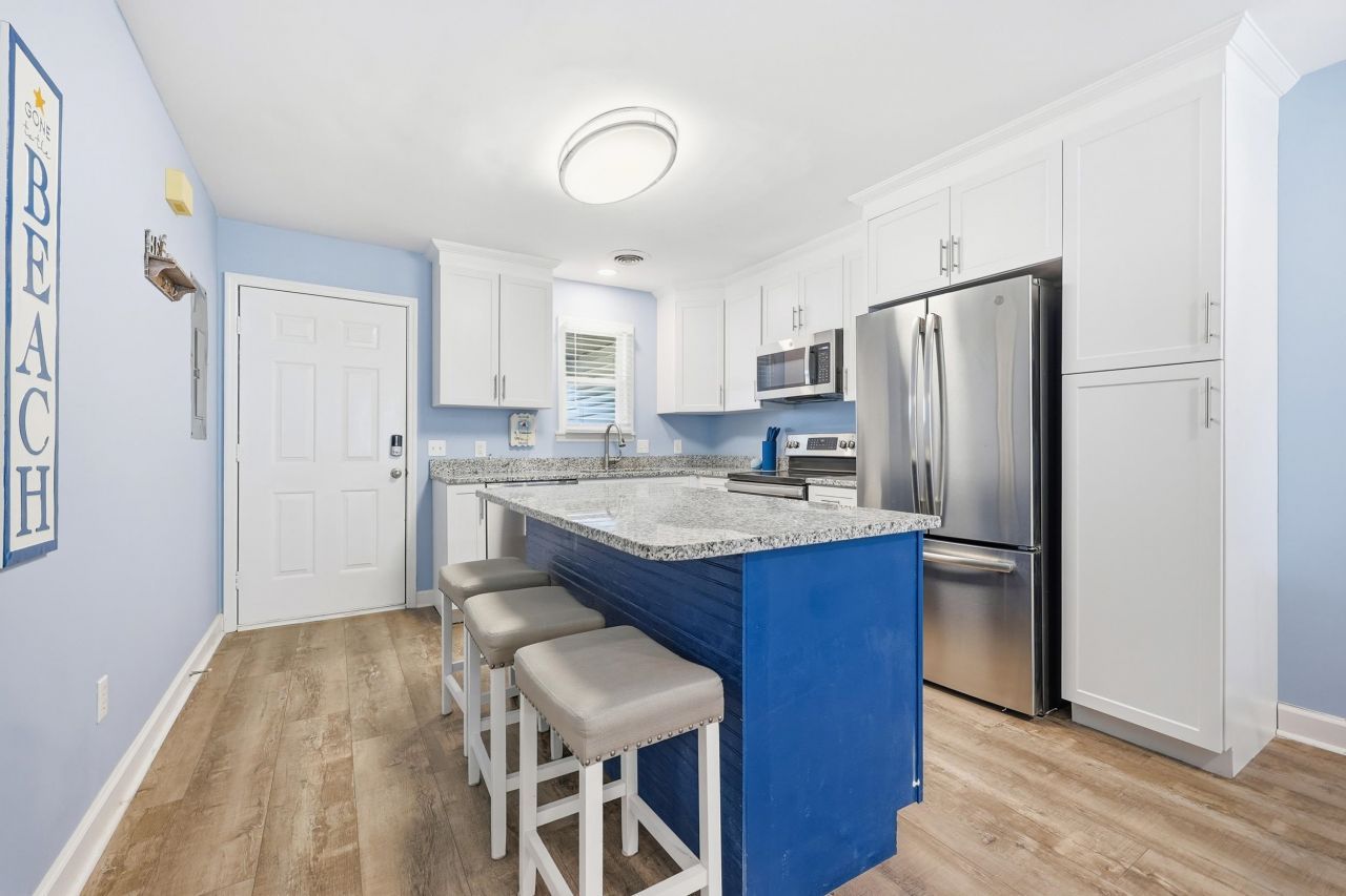 2001 Spring St. Photo 4