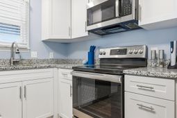 2001 Spring St. photo 4