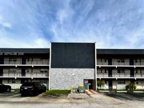 8020 N Colony Cir N, Unit 203, Tamarac, FL 33321