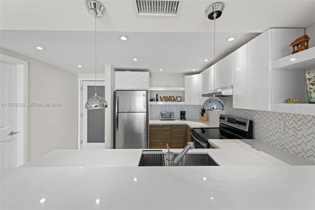 1665 Bay Rd, Unit 518, Miami Beach, FL 33139 Photo