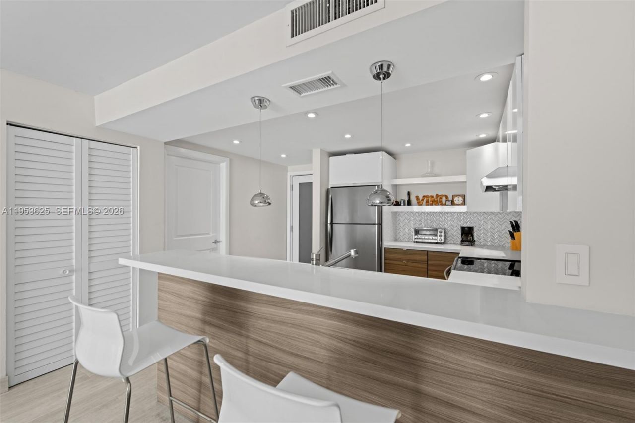 1665 Bay Rd, Unit 518, Miami Beach, FL 33139 Photo