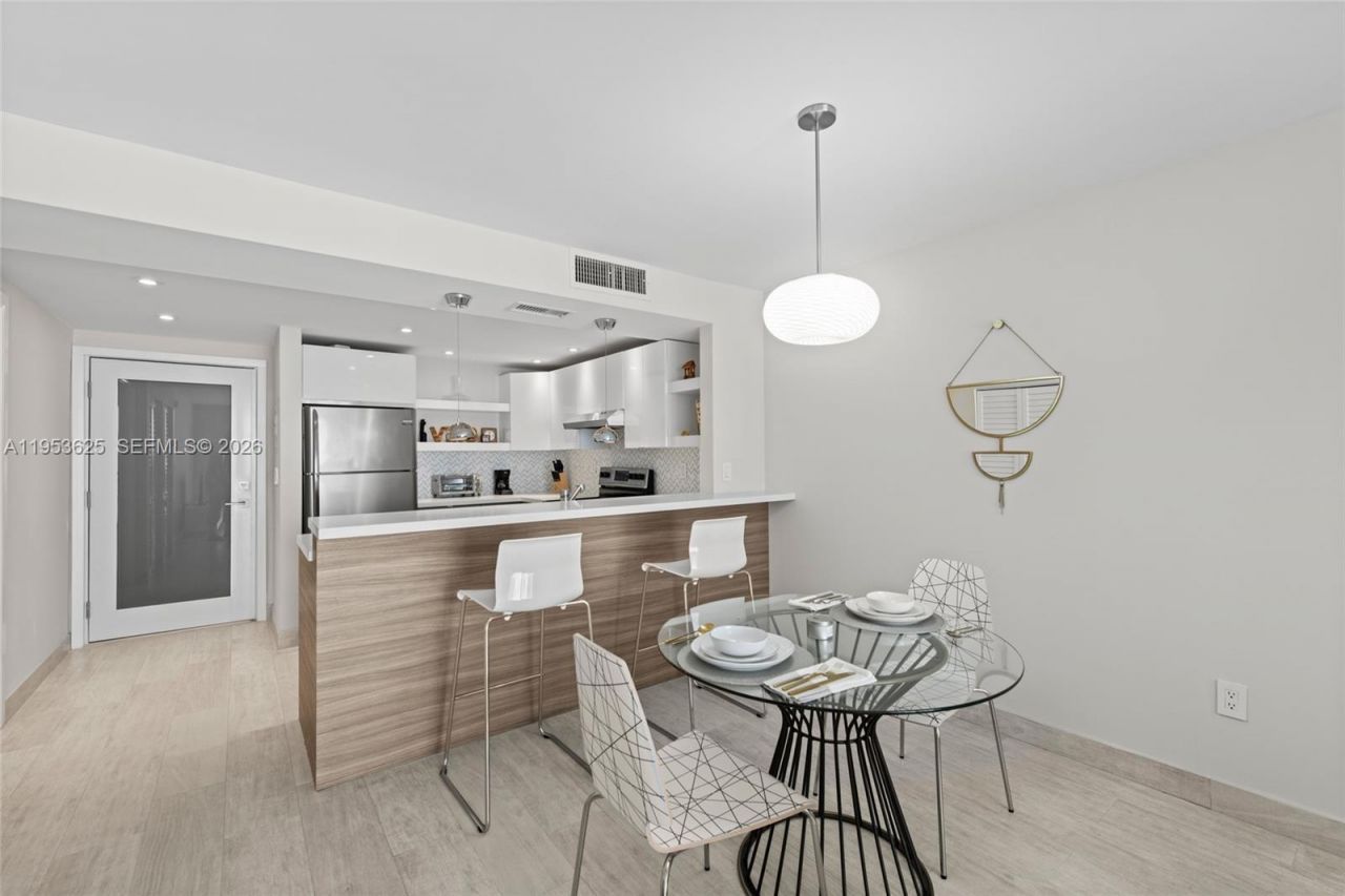 1665 Bay Rd, Unit 518, Miami Beach, FL 33139 Photo