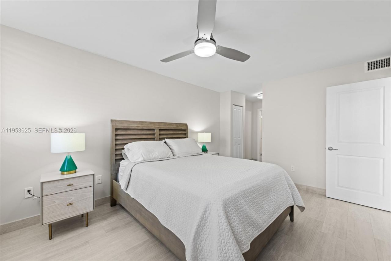 1665 Bay Rd, Unit 518, Miami Beach, FL 33139 Photo