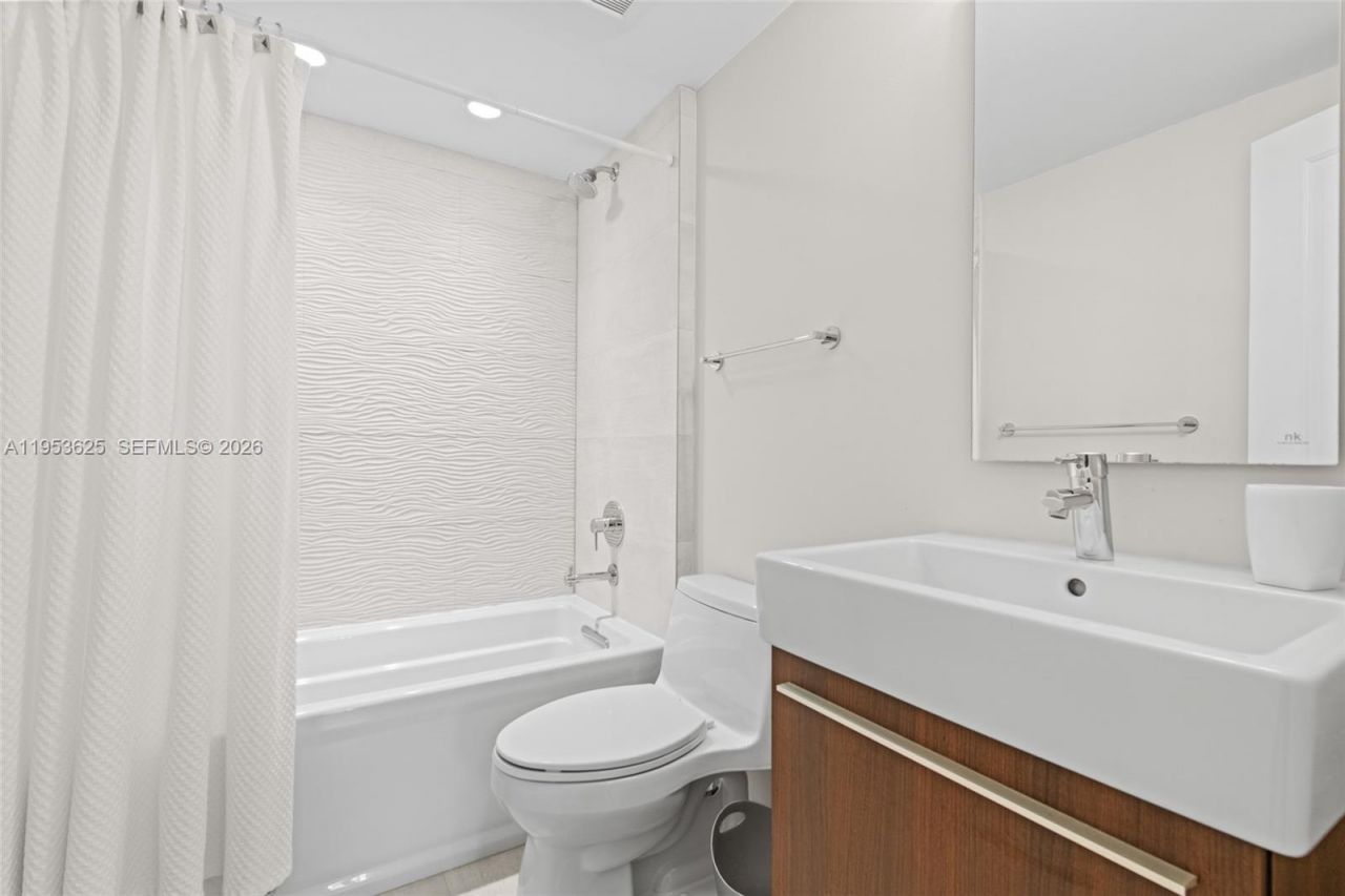 1665 Bay Rd, Unit 518, Miami Beach, FL 33139 Photo