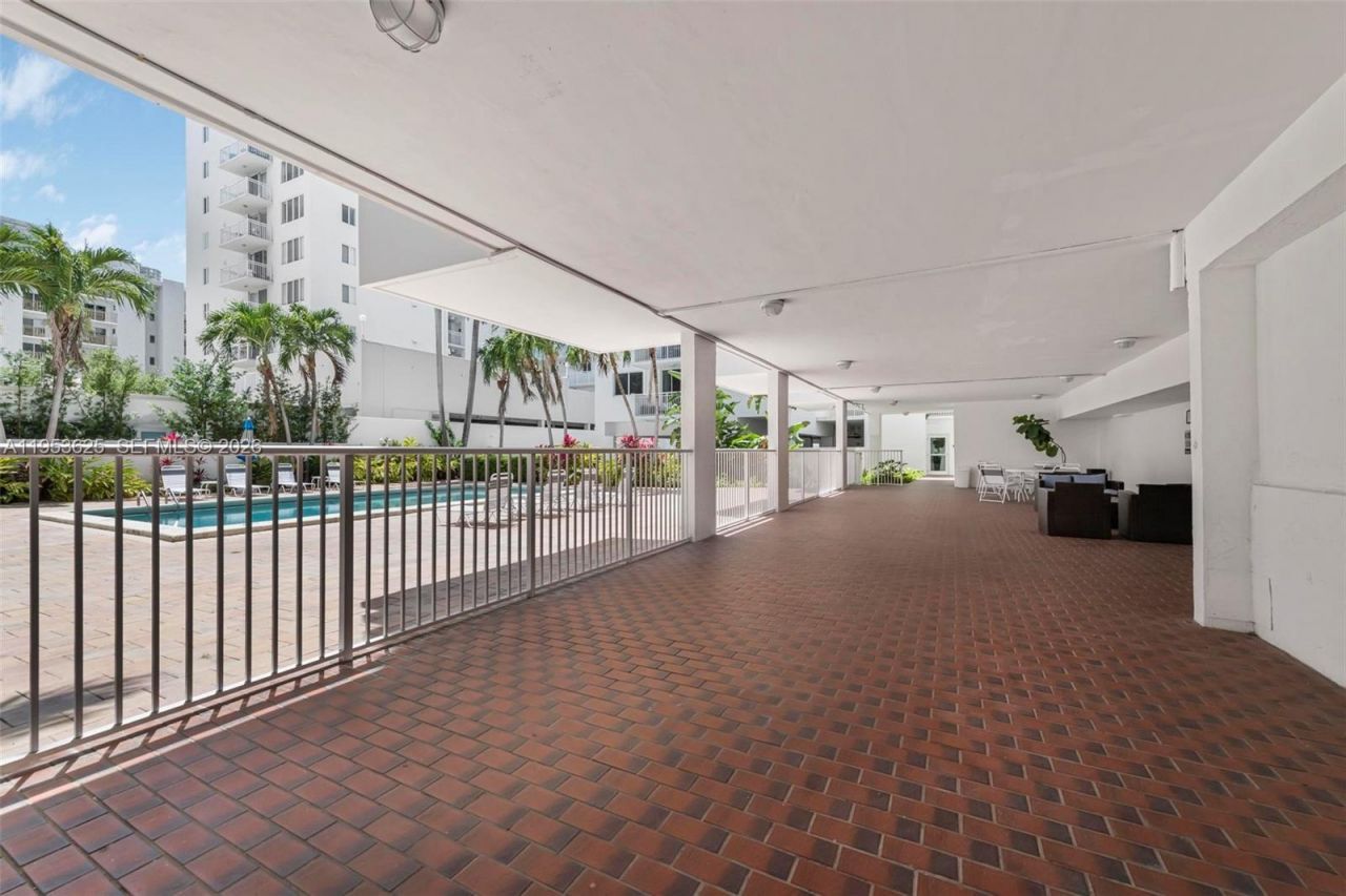 1665 Bay Rd, Unit 518, Miami Beach, FL 33139 Photo
