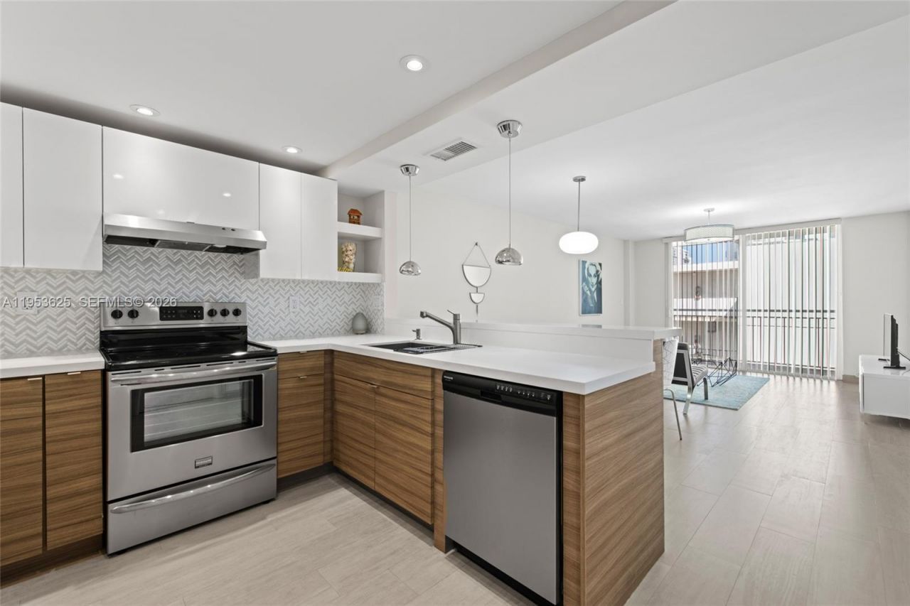 1665 Bay Rd, Unit 518, Miami Beach, FL 33139 Photo