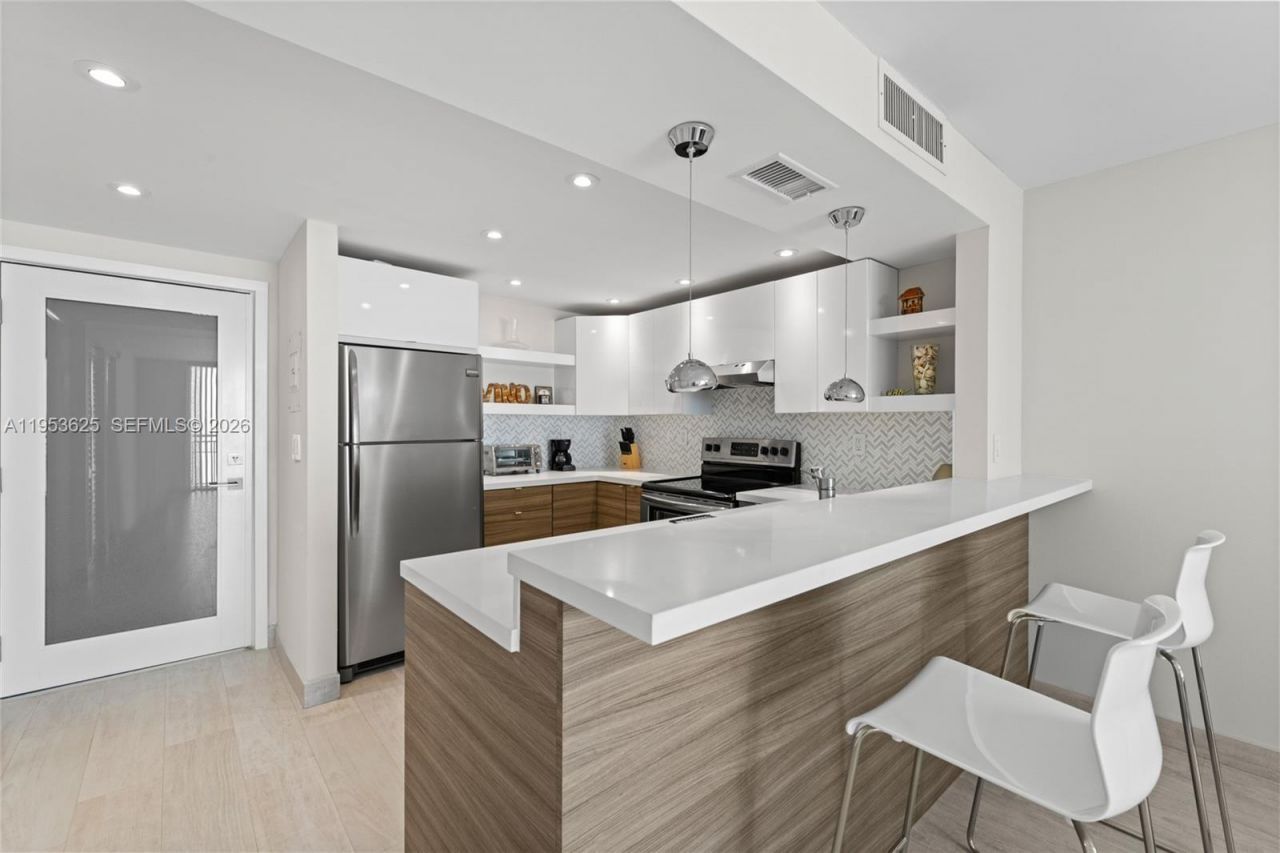 1665 Bay Rd, Unit 518, Miami Beach, FL 33139 Photo