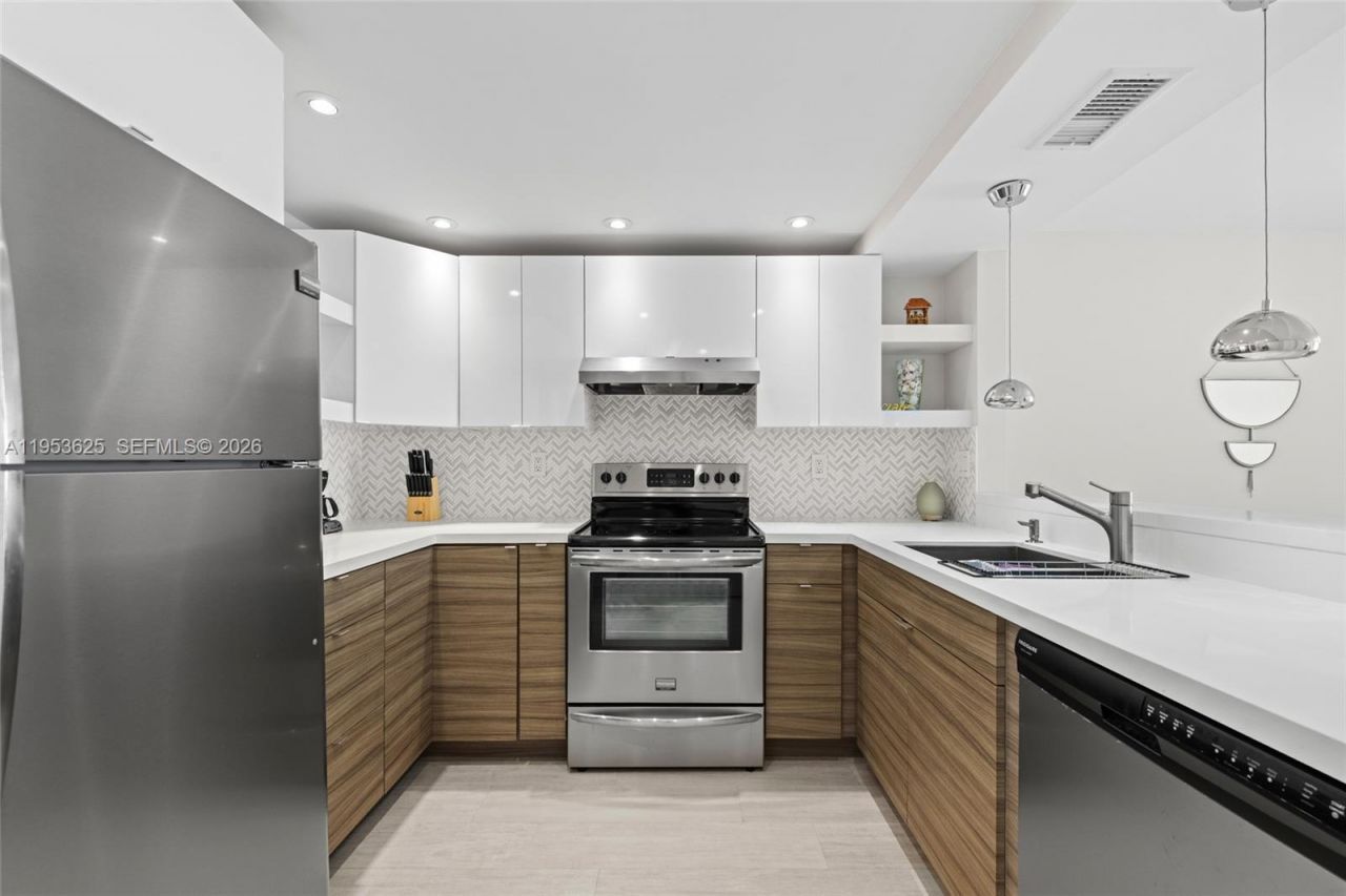 1665 Bay Rd, Unit 518, Miami Beach, FL 33139 Photo