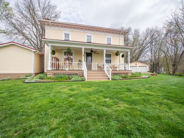 309 Donahey Avenue NE, New Philadelphia, OH 44663