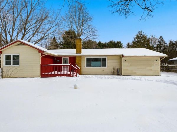 6891 Somerset Drive, Brighton, MI 48116