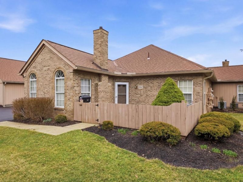 2487 Timbers Edge Lane , Columbus, OH 43235 Photo 2