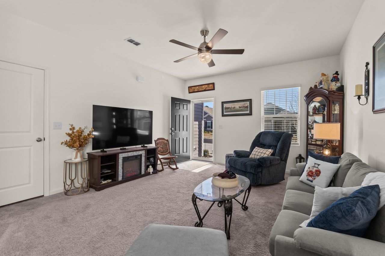 305 Cornhusker Dr. Photo 4