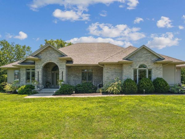 3090 59th Street Trail, Vinton, IA 52349