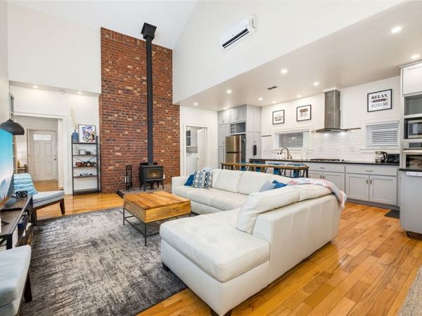 1049 S Washington Avenue, Fayetteville, AR 72701