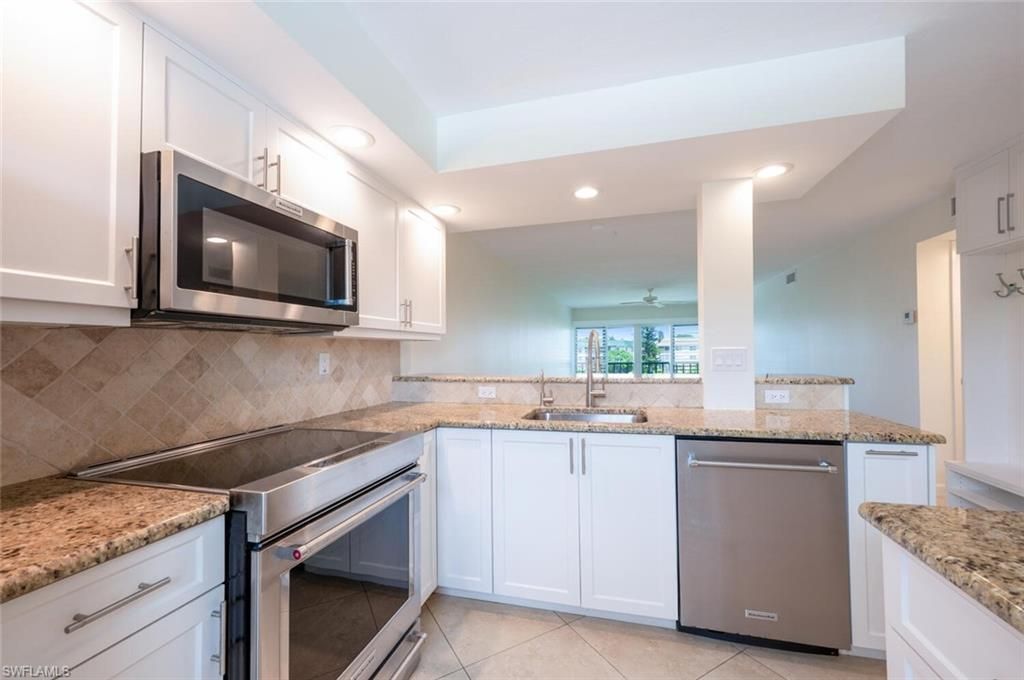 3055 Riviera Dr, Unit 306, Naples, FL 34103 Photo