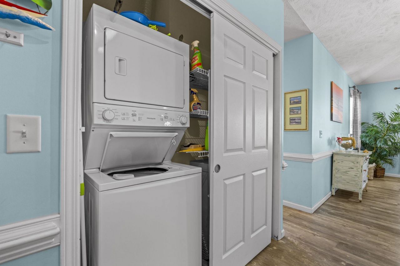 601 N Hillside Dr. N Photo 29