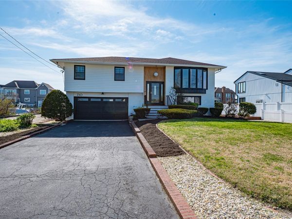230 Sequams Lane Center, West Islip, NY 11795