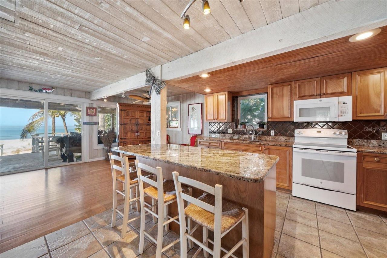 8640 W Gulf Boulevard, Treasure Island, FL 33706 Photo