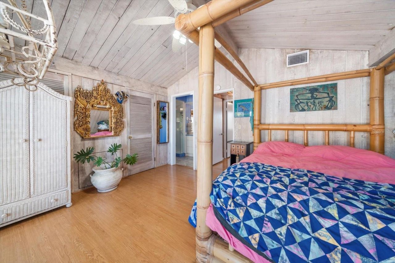 8640 W Gulf Boulevard, Treasure Island, FL 33706 Photo