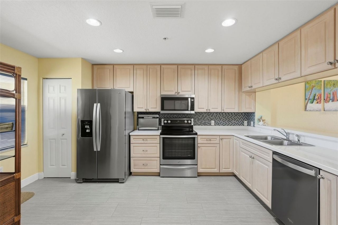 425 150th Avenue, Unit 2404, Madeira Beach, FL 33708 Photo