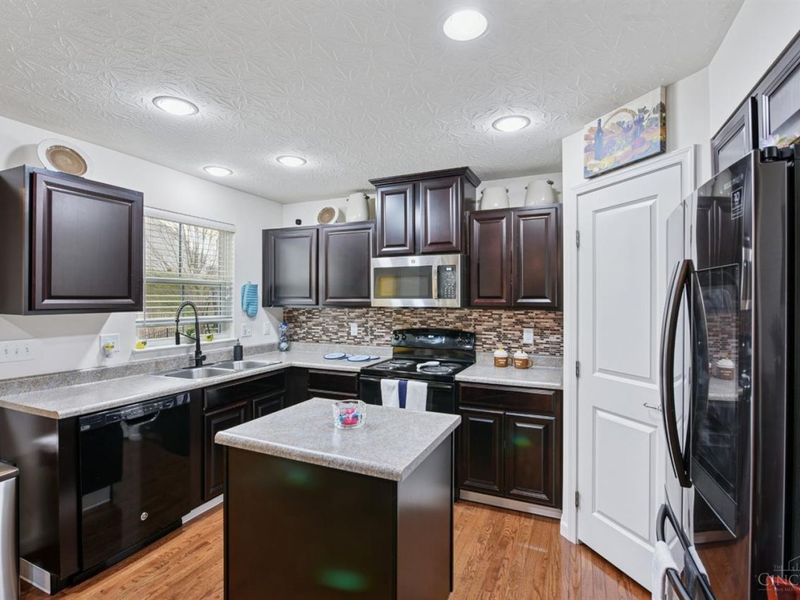 7970 Valley Crossing Drive, Colerain Township, OH 45247 Photo 12