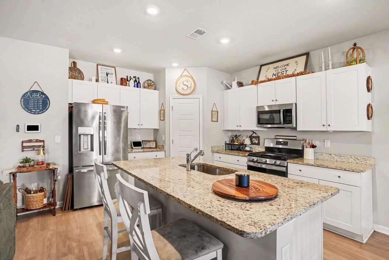 186 Saddle St Photo 12