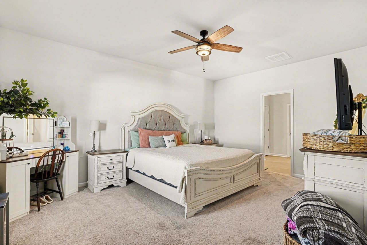 186 Saddle St Photo 15