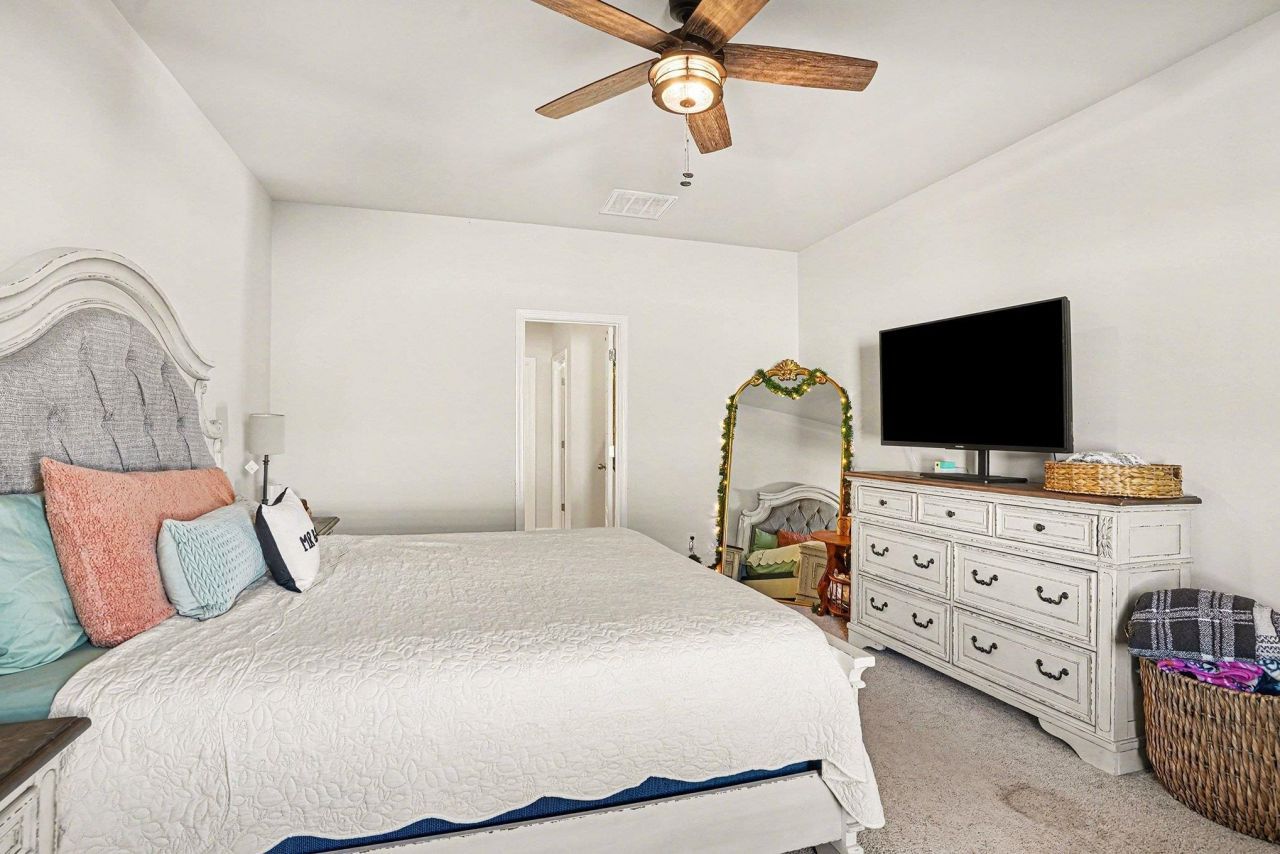 186 Saddle St Photo 16